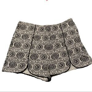 Fab’rik Black & White Scalloped Hem Shorts Sz S